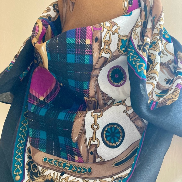 Traditional equestrian square scarf. - Picture 4 of 6